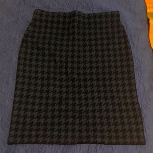 Ann Taylor Elastic Waist Skirt in Size M